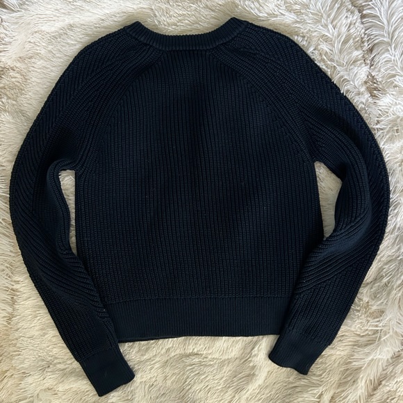 Thick Banana Republic knit sweater - Picture 2 of 6